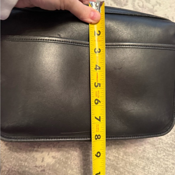 Vintage Coach Carson Zippered
Black Leather Rectangle Shoulder Bag #D4C-9939 - Picture 14 of 16